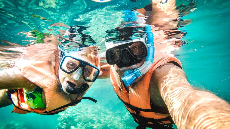 Snorkeling Fiji islands reefs