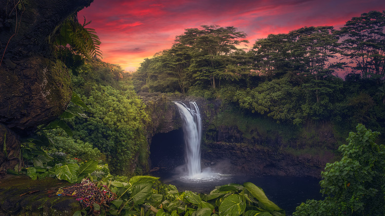 Rainbow Falls on Big Island