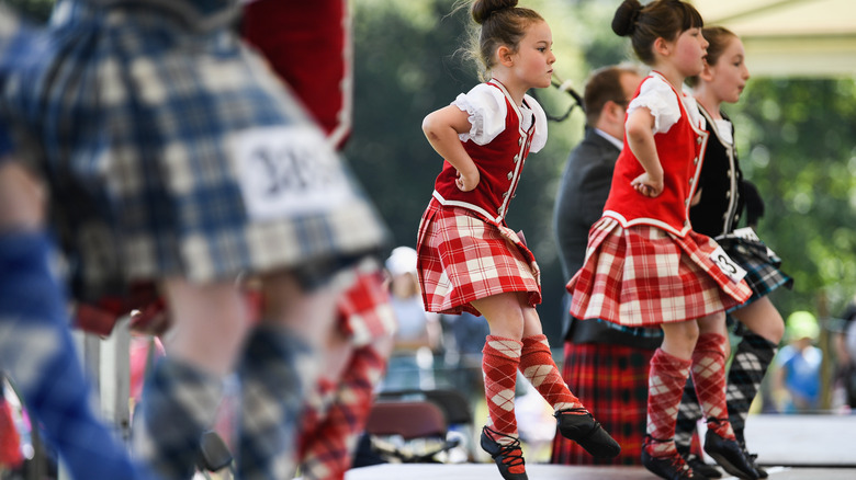 scottish children traditional dance