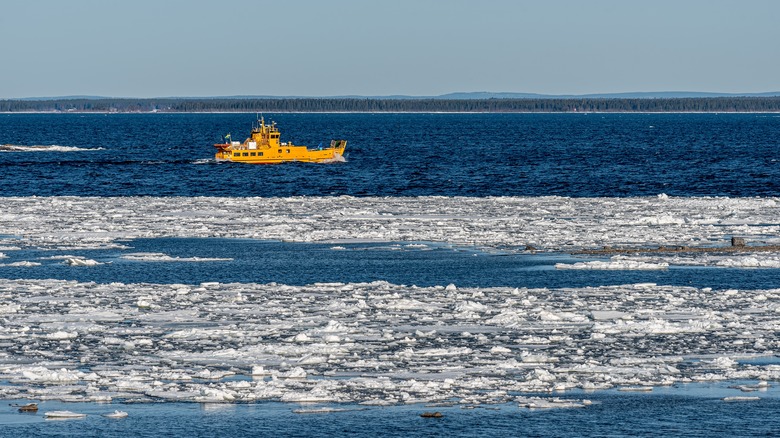 Ferry to Holmön with ice sheets