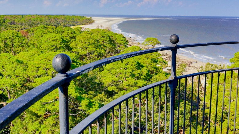 Hunting Island Lighthouse overlooking beach