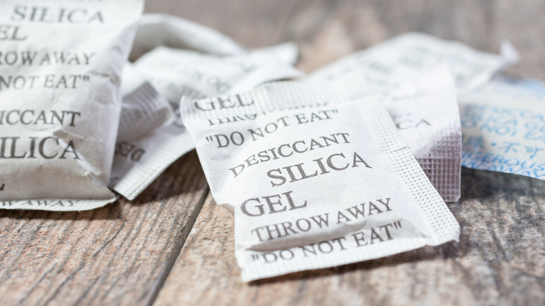 Silica gel packets