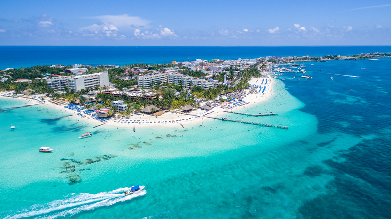 A beach on Isla Mujeres