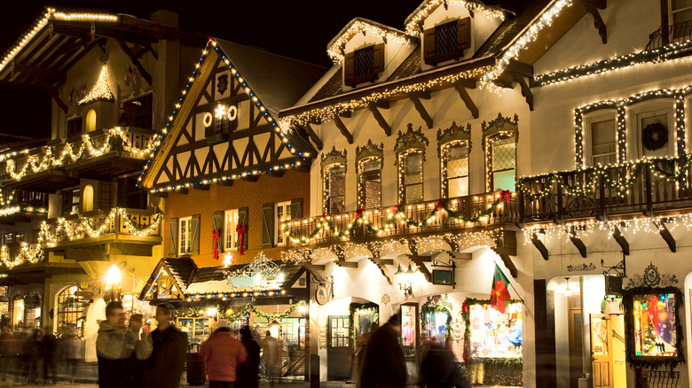 Leavenworth, Washington buildings decorated with lights