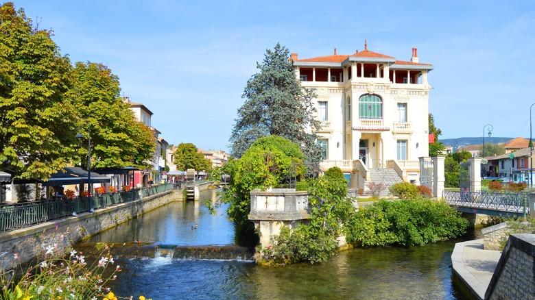 L'Isle-sur-la-Sorgue canal