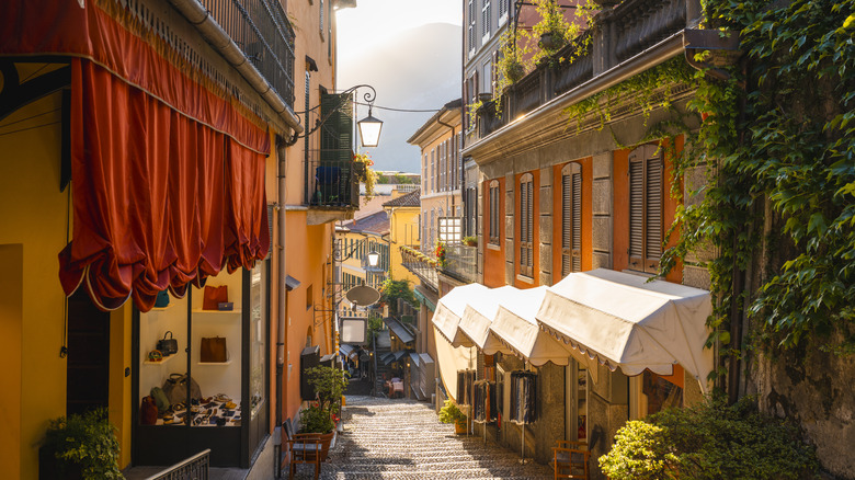 The dreamy Salita Serbelloni alleyway