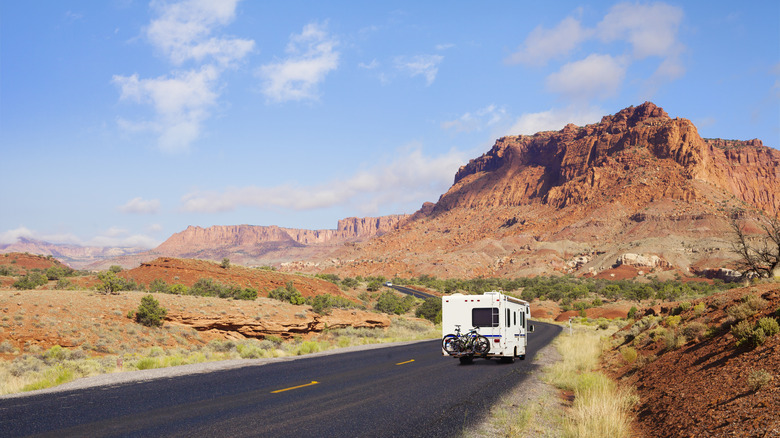 RV driving the Grand Circle