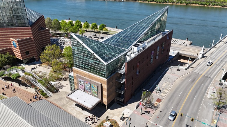 Glass roof of the Tennessee Aquarium